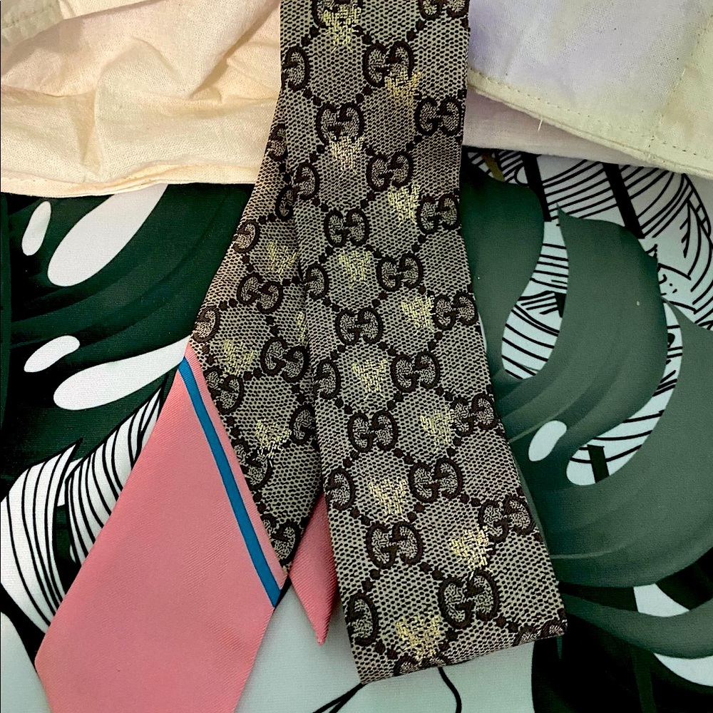 AUTHENTIC Gucci Silk Skinny Scarf